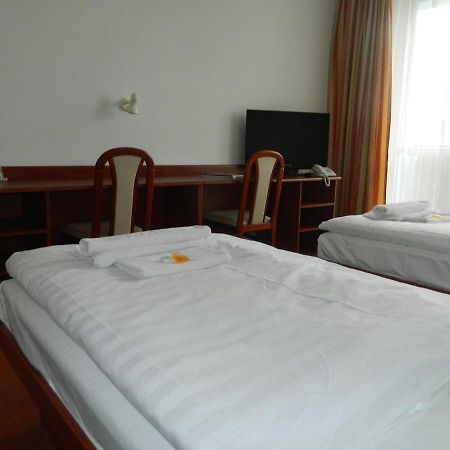 Hotel Nivy Братислава Экстерьер фото