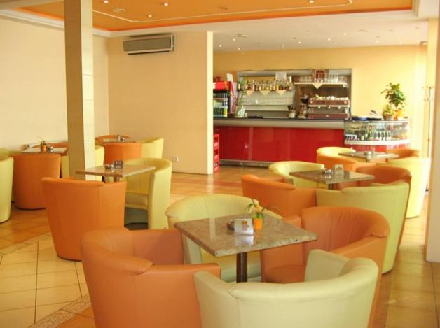 Hotel Nivy Братислава Экстерьер фото