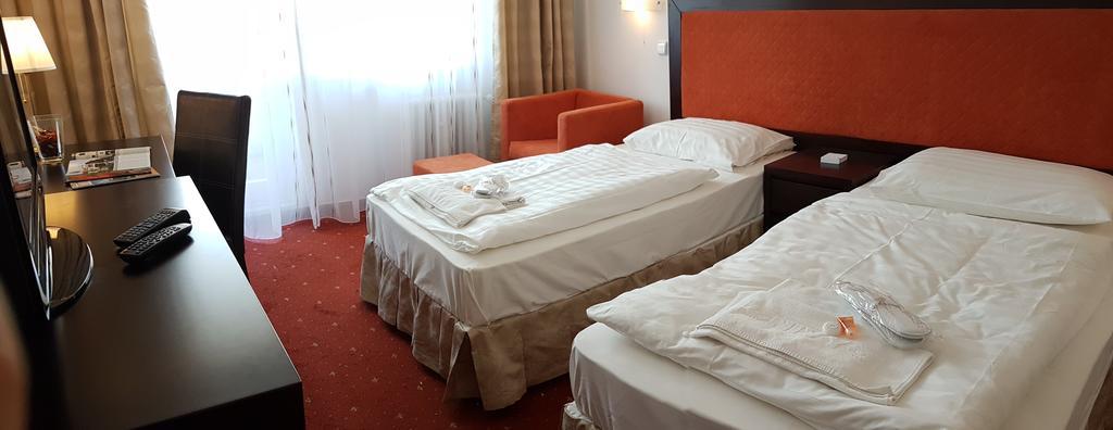 Hotel Nivy Братислава Экстерьер фото