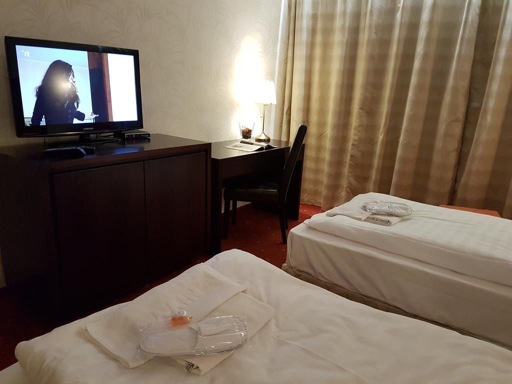 Hotel Nivy Братислава Экстерьер фото