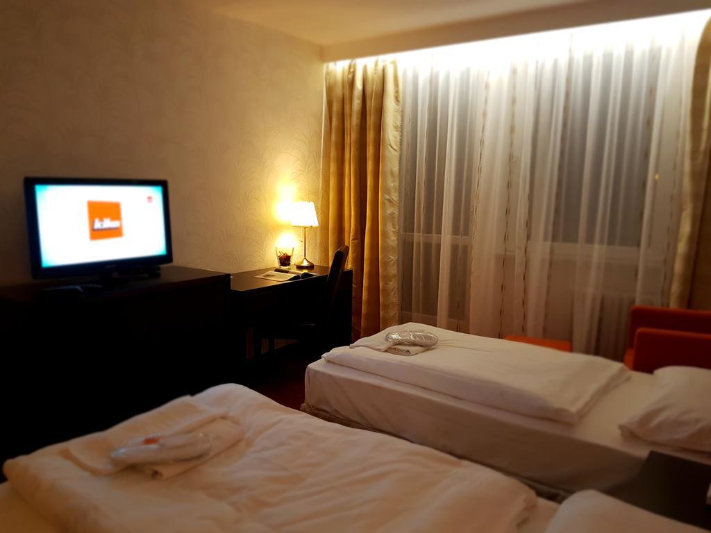 Hotel Nivy Братислава Экстерьер фото