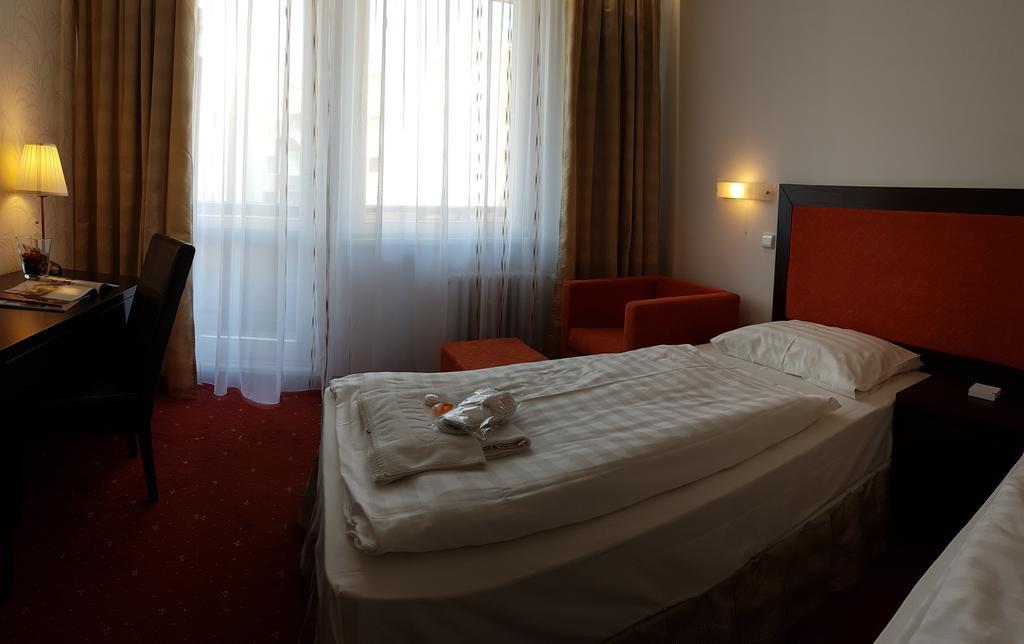 Hotel Nivy Братислава Экстерьер фото
