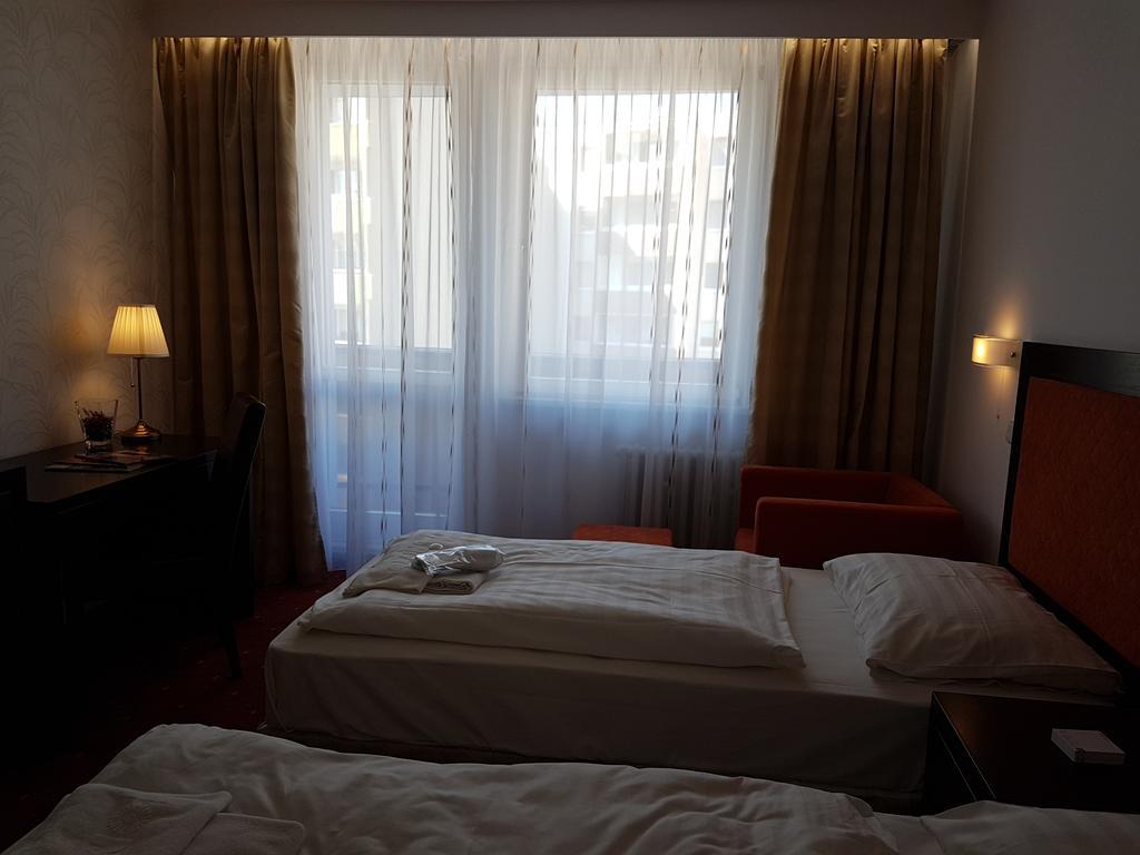 Hotel Nivy Братислава Экстерьер фото