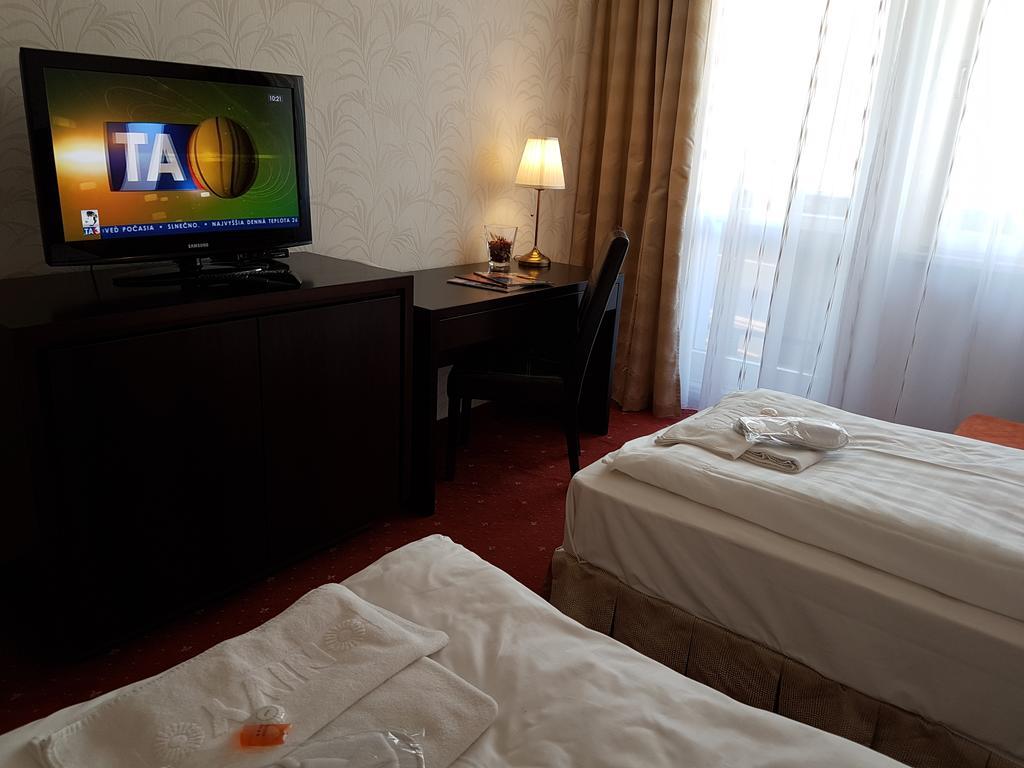 Hotel Nivy Братислава Экстерьер фото
