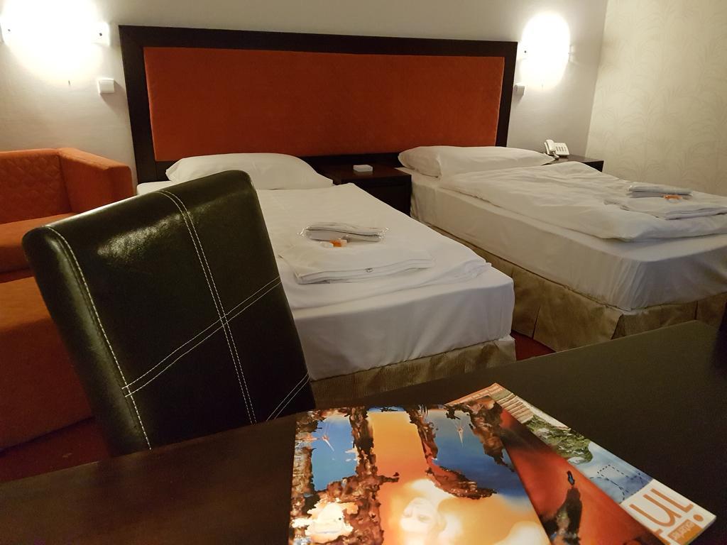 Hotel Nivy Братислава Экстерьер фото