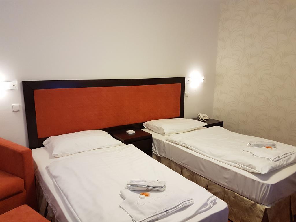 Hotel Nivy Братислава Экстерьер фото