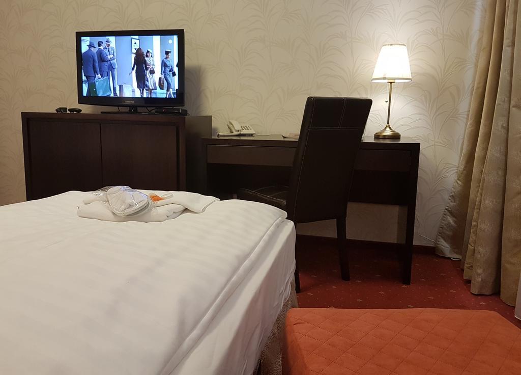 Hotel Nivy Братислава Экстерьер фото