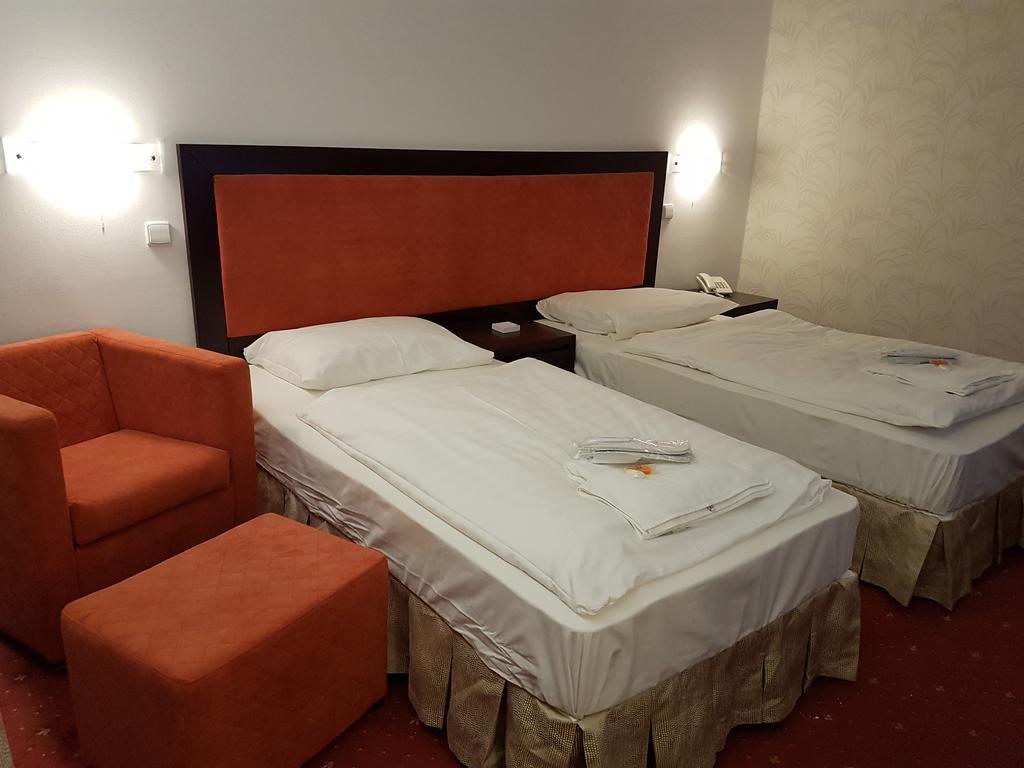 Hotel Nivy Братислава Экстерьер фото