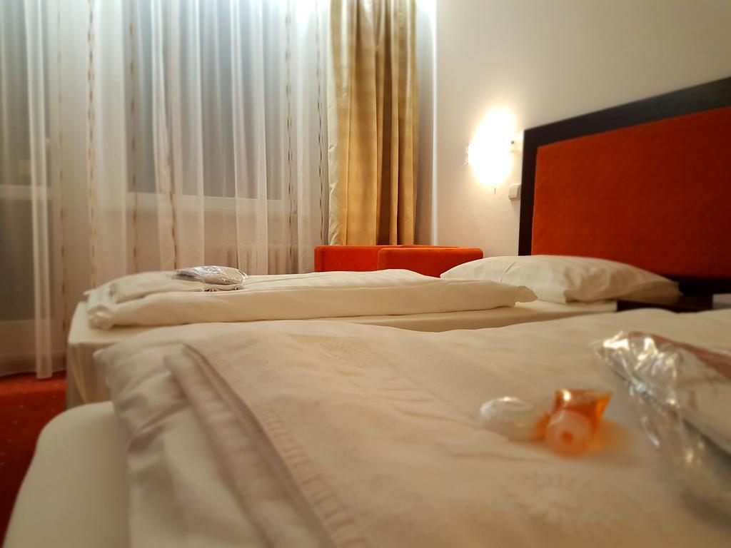 Hotel Nivy Братислава Экстерьер фото