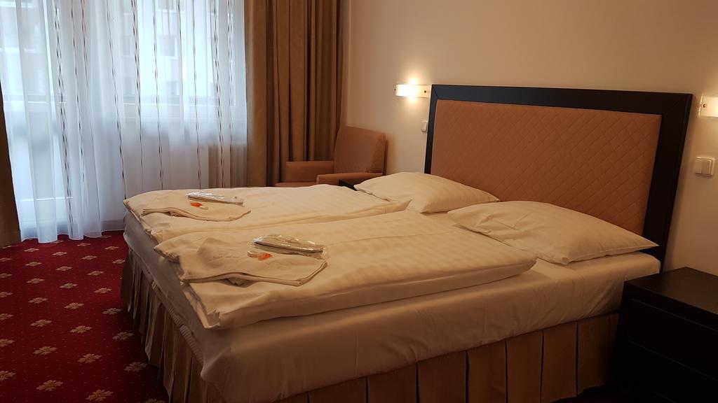 Hotel Nivy Братислава Экстерьер фото
