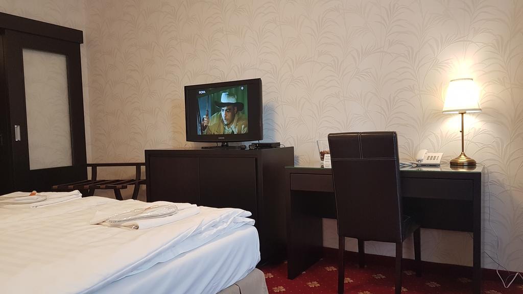 Hotel Nivy Братислава Экстерьер фото