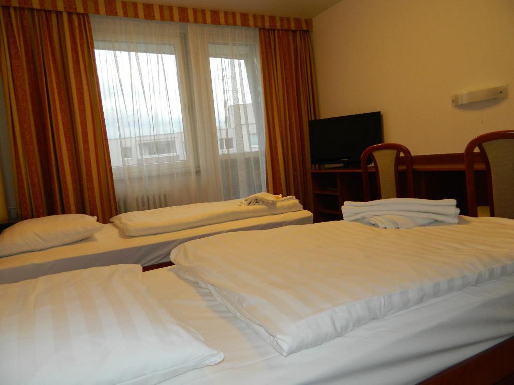 Hotel Nivy Братислава Экстерьер фото