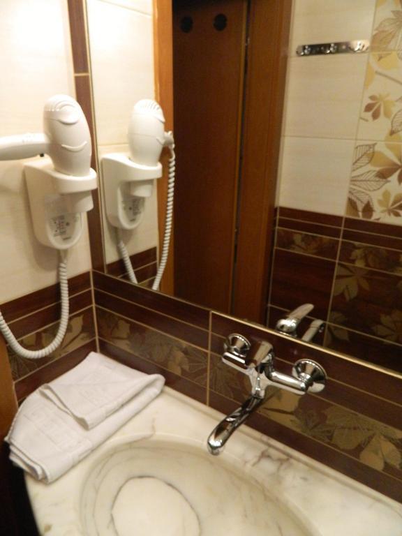 Hotel Nivy Братислава Экстерьер фото