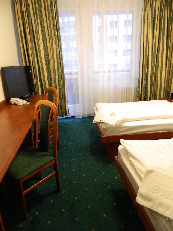 Hotel Nivy Братислава Экстерьер фото