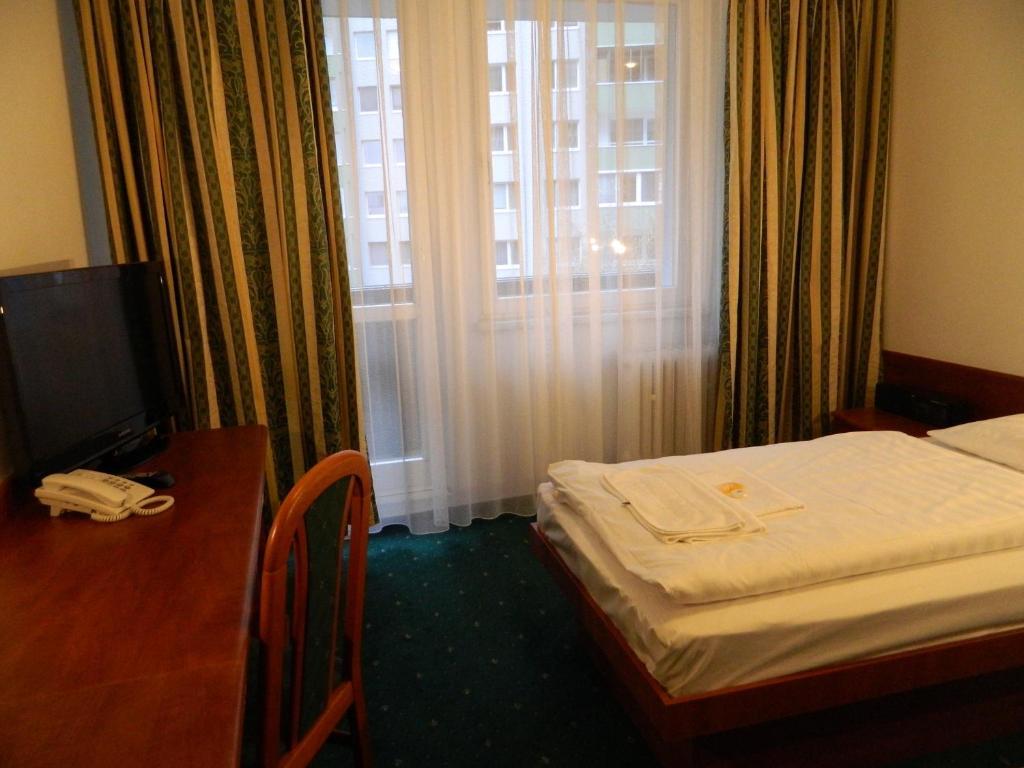 Hotel Nivy Братислава Экстерьер фото