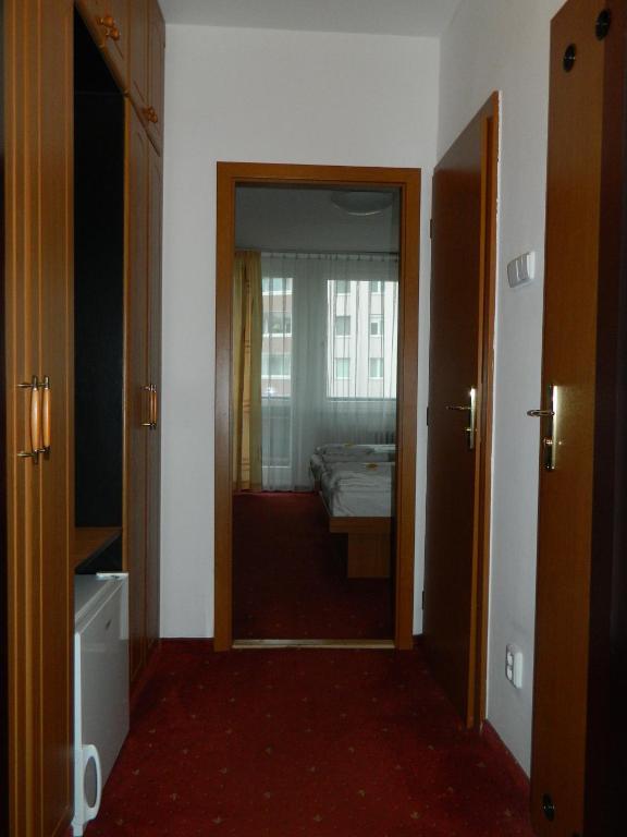 Hotel Nivy Братислава Экстерьер фото