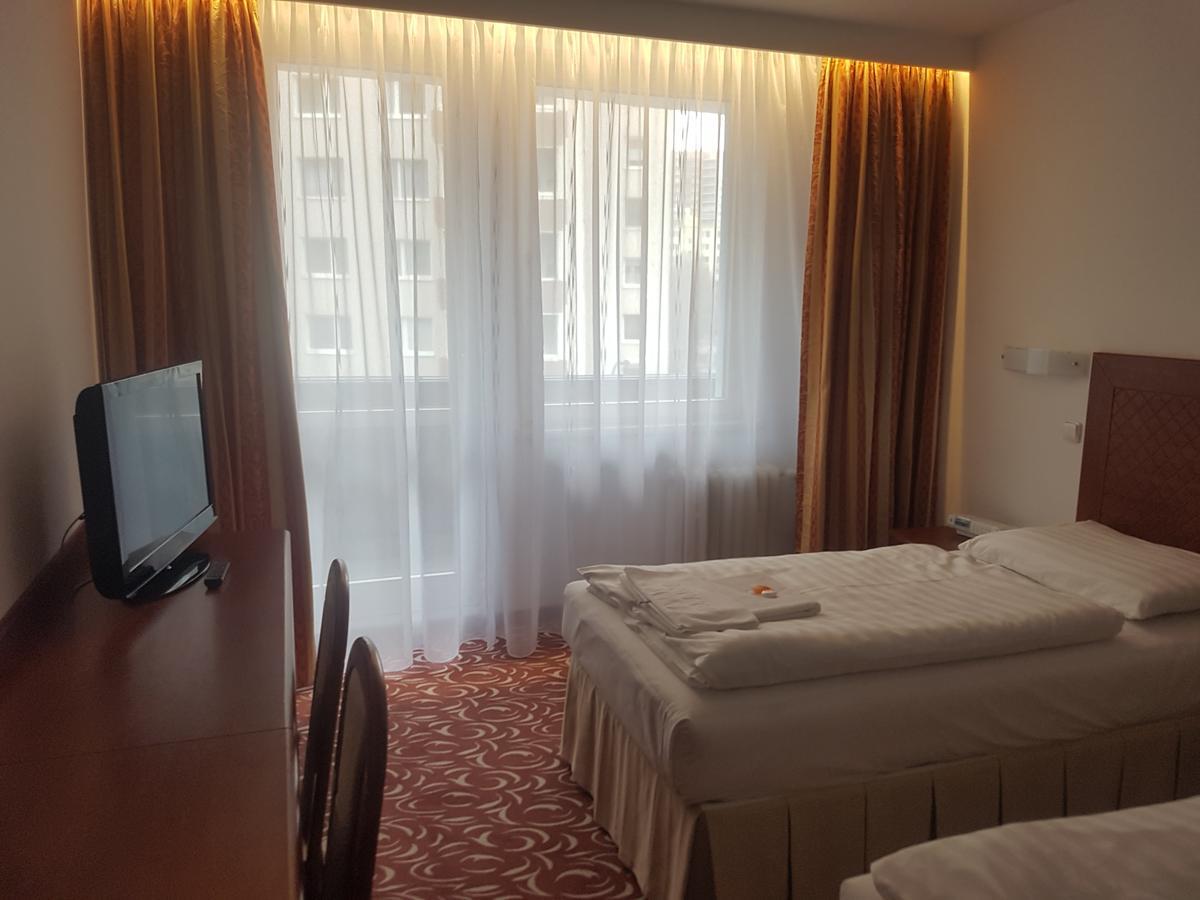 Hotel Nivy Братислава Экстерьер фото