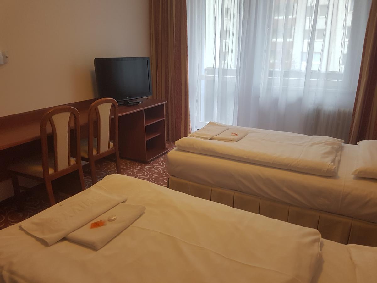 Hotel Nivy Братислава Экстерьер фото